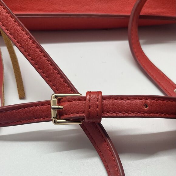 Red Vegan Faux Leather Urban Expressions handbag with adjustable strap - Picture 4 of 10